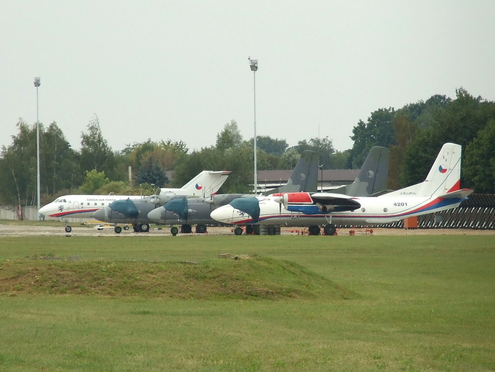 YAK-40 und dreimal AN-26 --- alles Czech Air Force