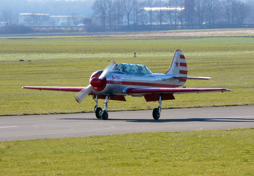 Yak 52