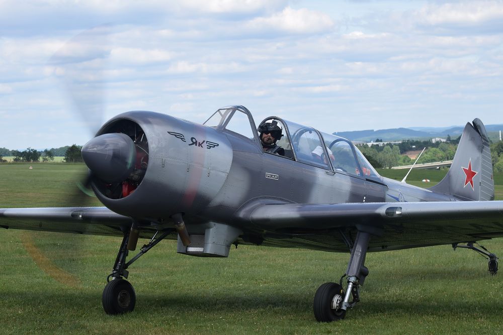 Yak 52