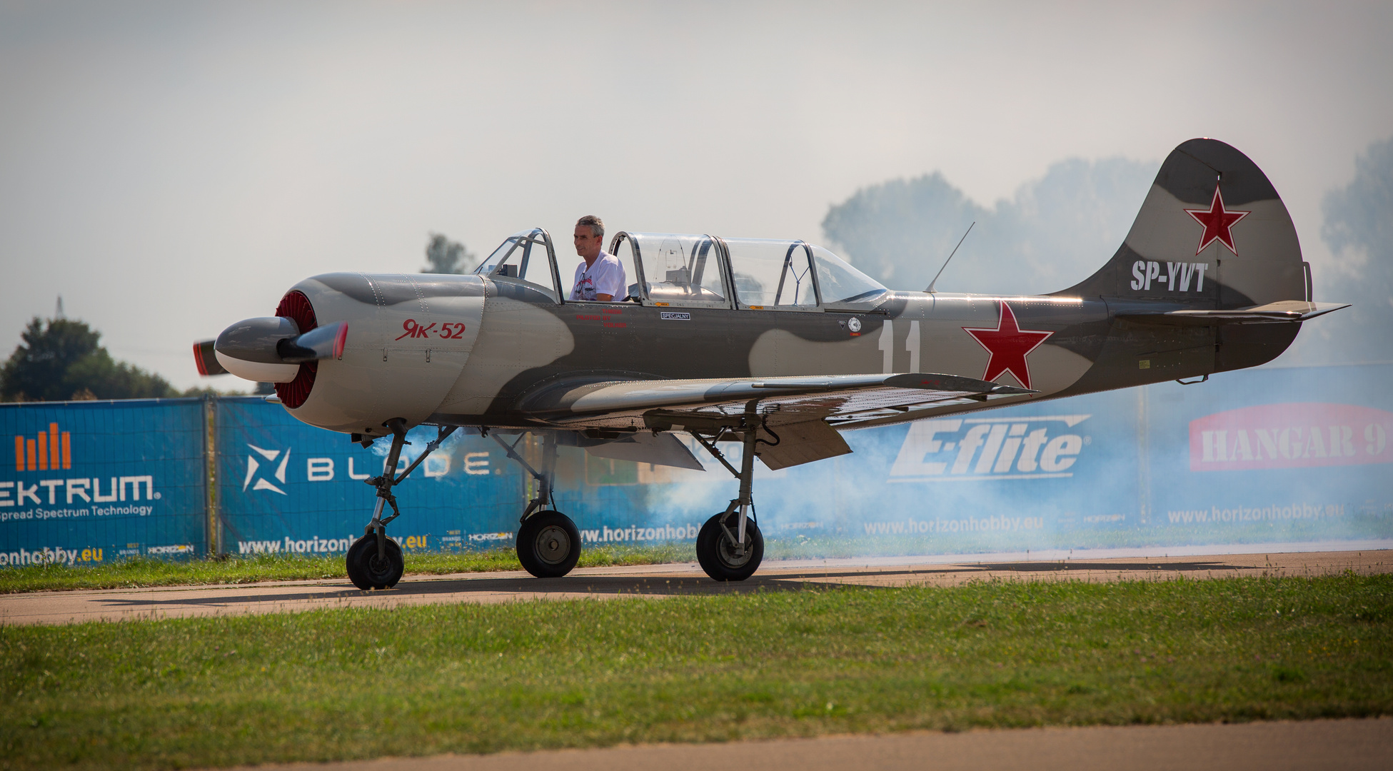 Yak-52