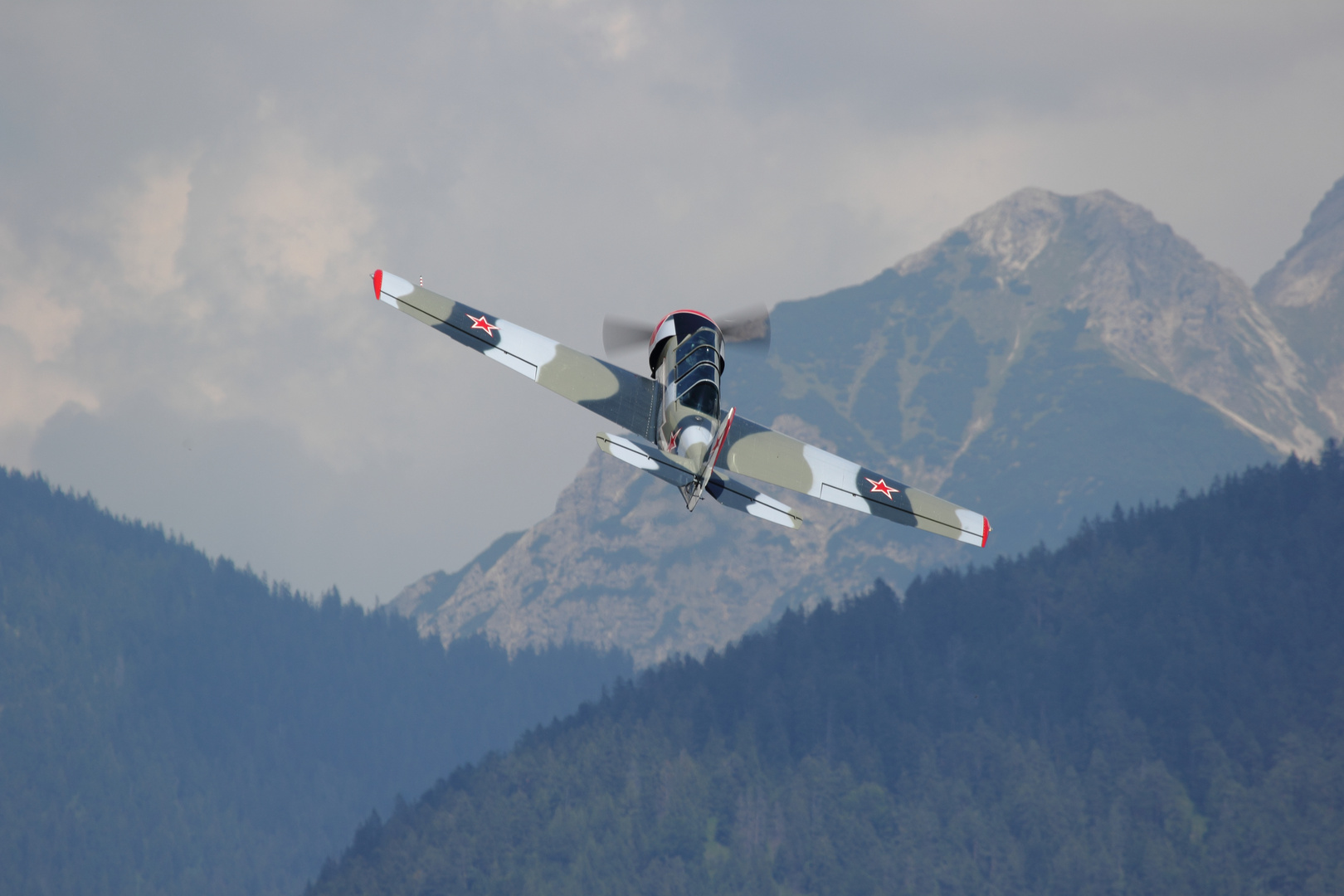 YAK 52 _ Bernhard Langhans - beim Start in LOIR - 30 6 2018