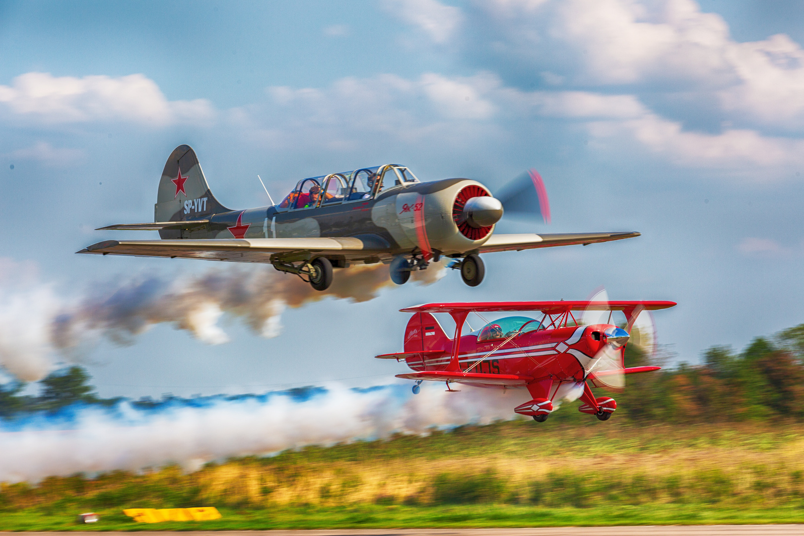 Yak-52 und Pitts S-2