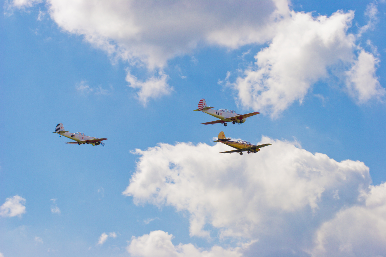 Yakovlev Yak-52 in Formation