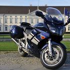 Yamaha FJR 1300 A vor dem Schloss Bellevue II