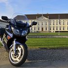 Yamaha FJR 1300 A vor dem Schloss Bellevue III