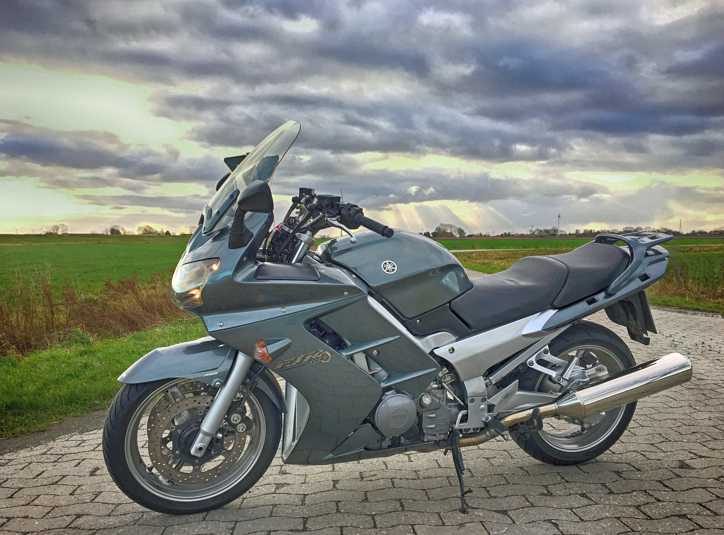 Yamaha FJR 1300 in Pilsum