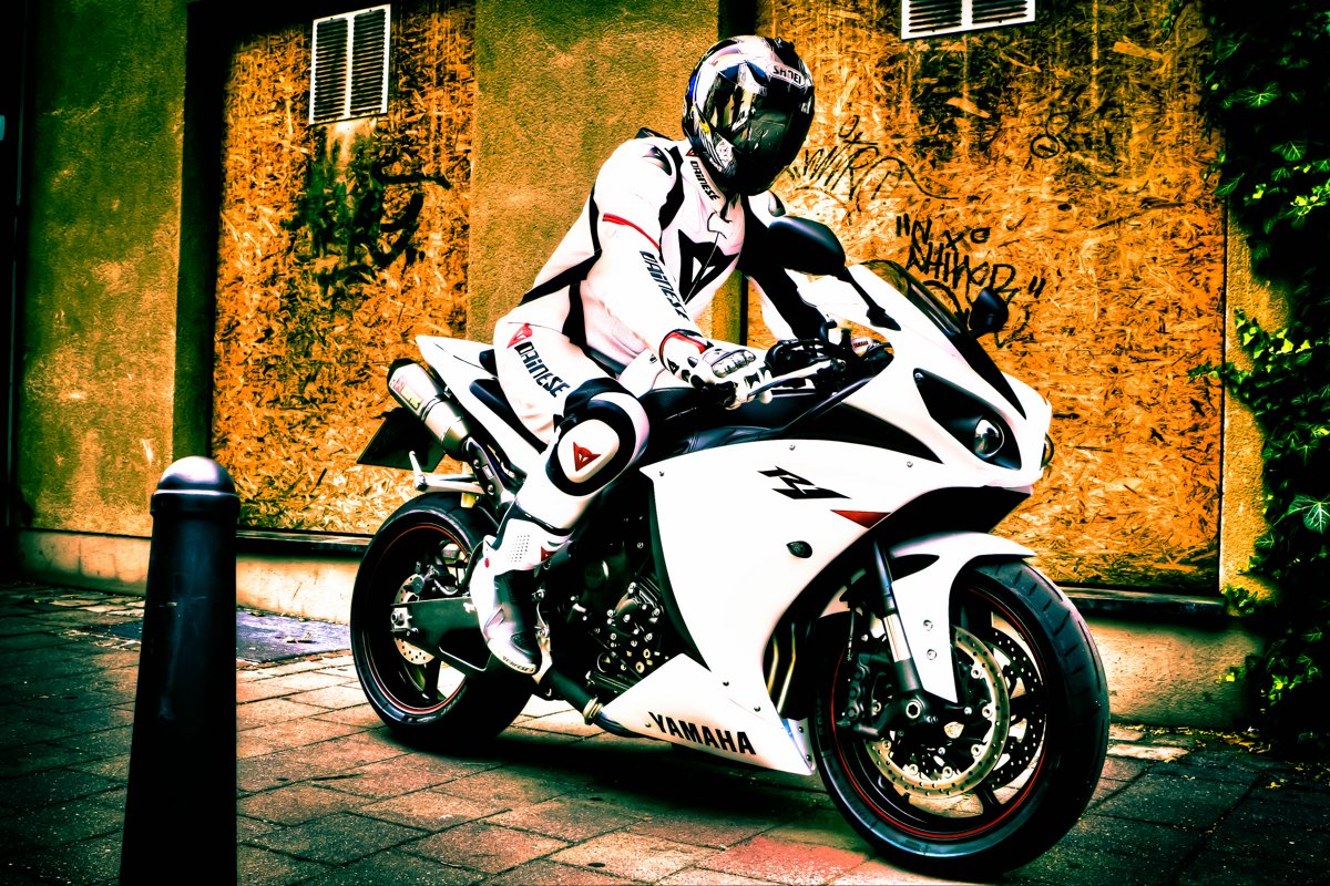 Yamaha R1 :)