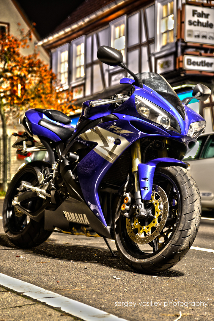 Yamaha R1_1