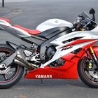 YAMAHA R6