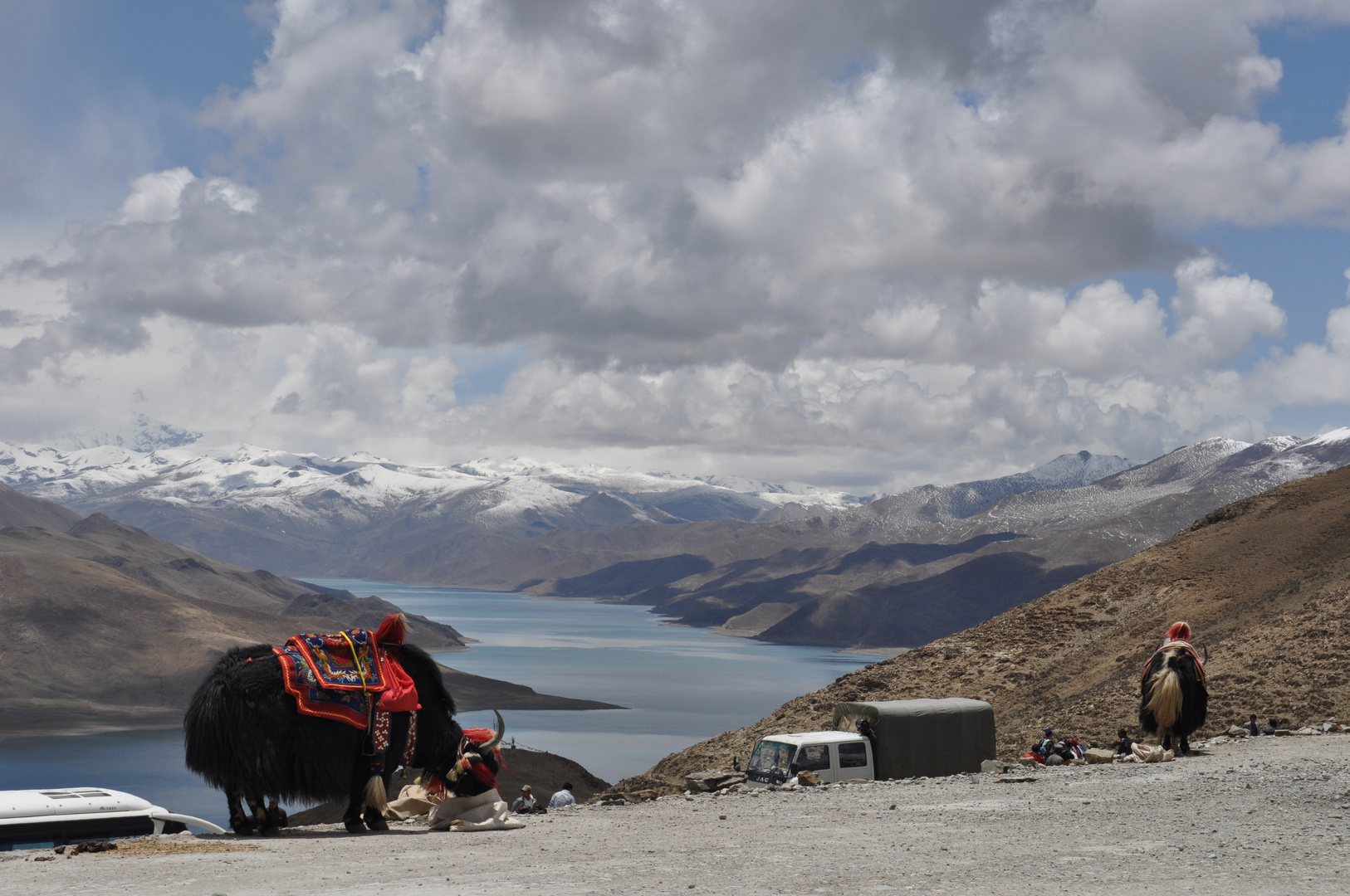 Yamdrok Yutsho, heiliger skorpionförmiger See in Tibet, Höhe 4482 Meter