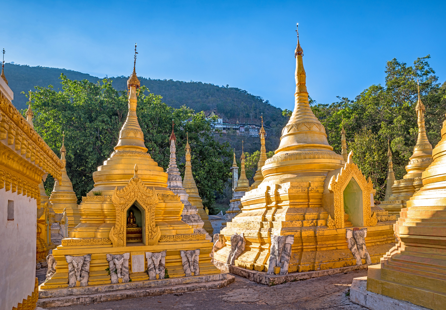 Yan Aung Myin - Htu Par Yone Pagoda
