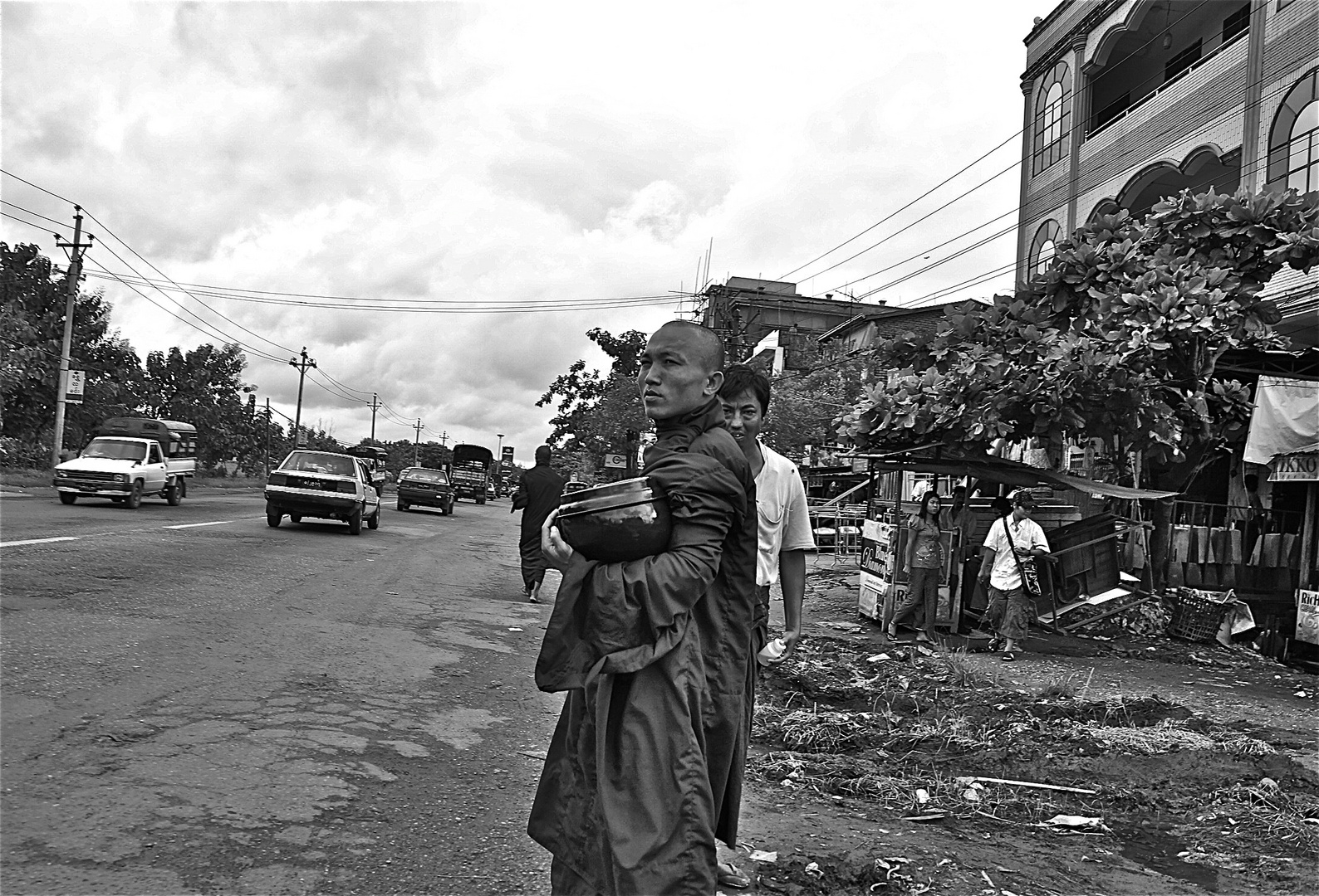 yangon ausfahrtsstrasse, burma 2011