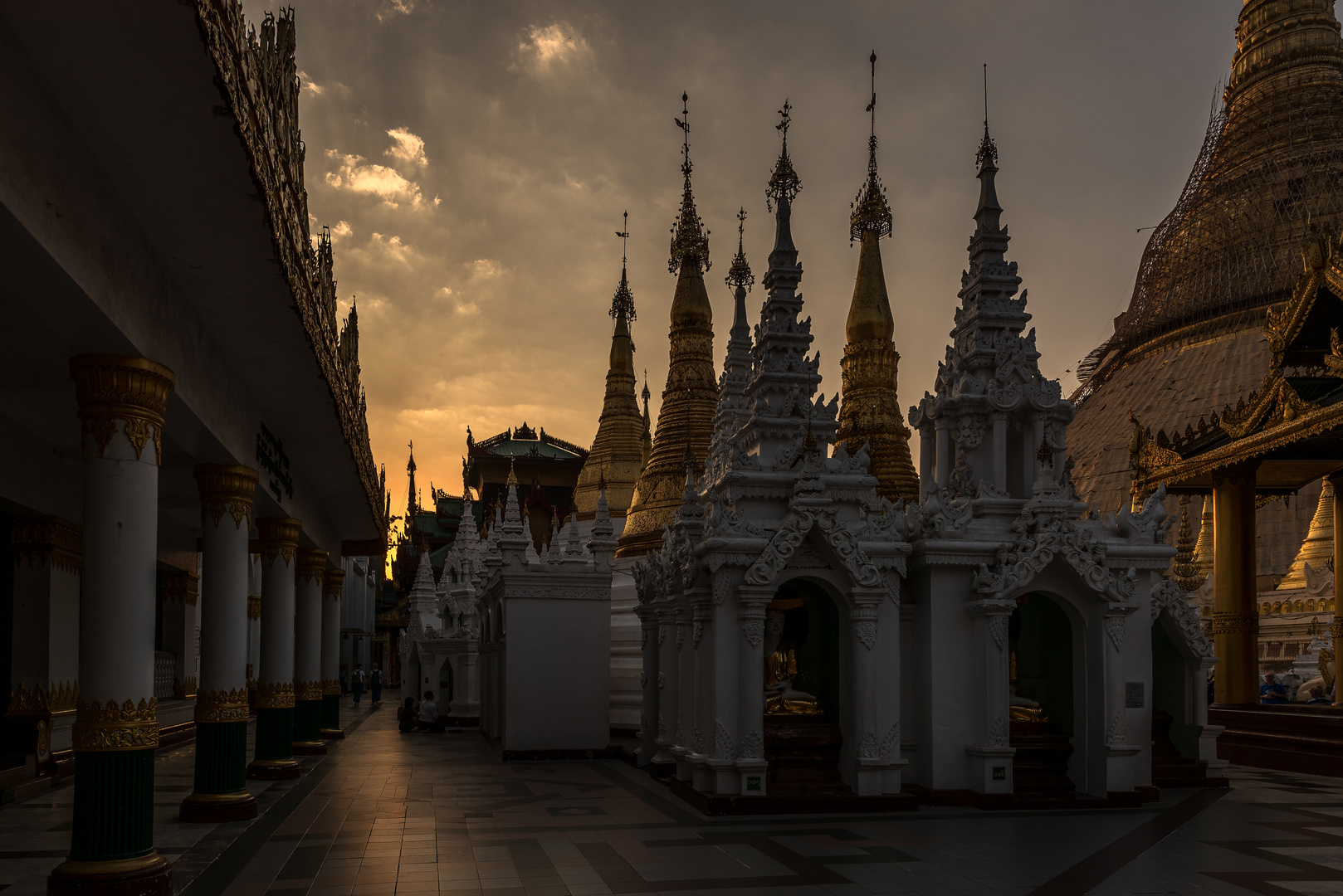 Yangon Shwedagon Pagode I