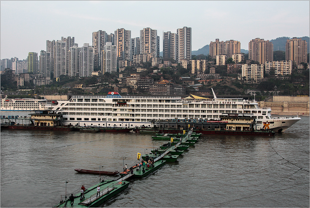 ...Yangtze Gold 7 ...