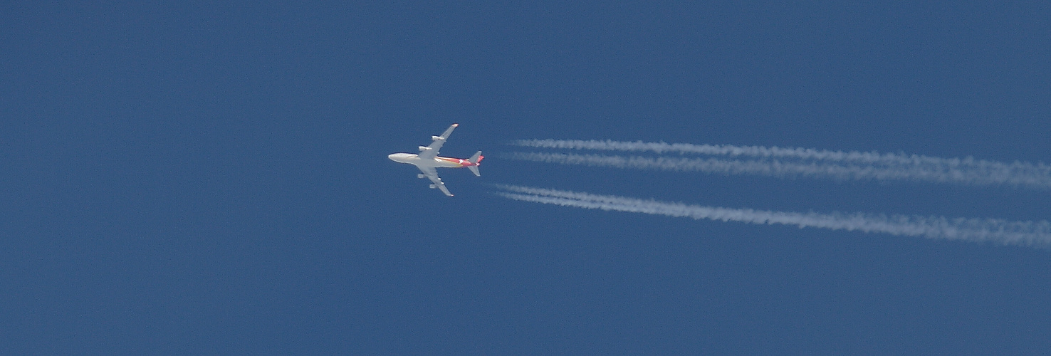 Yangtze River Express Boeing 747-400SF