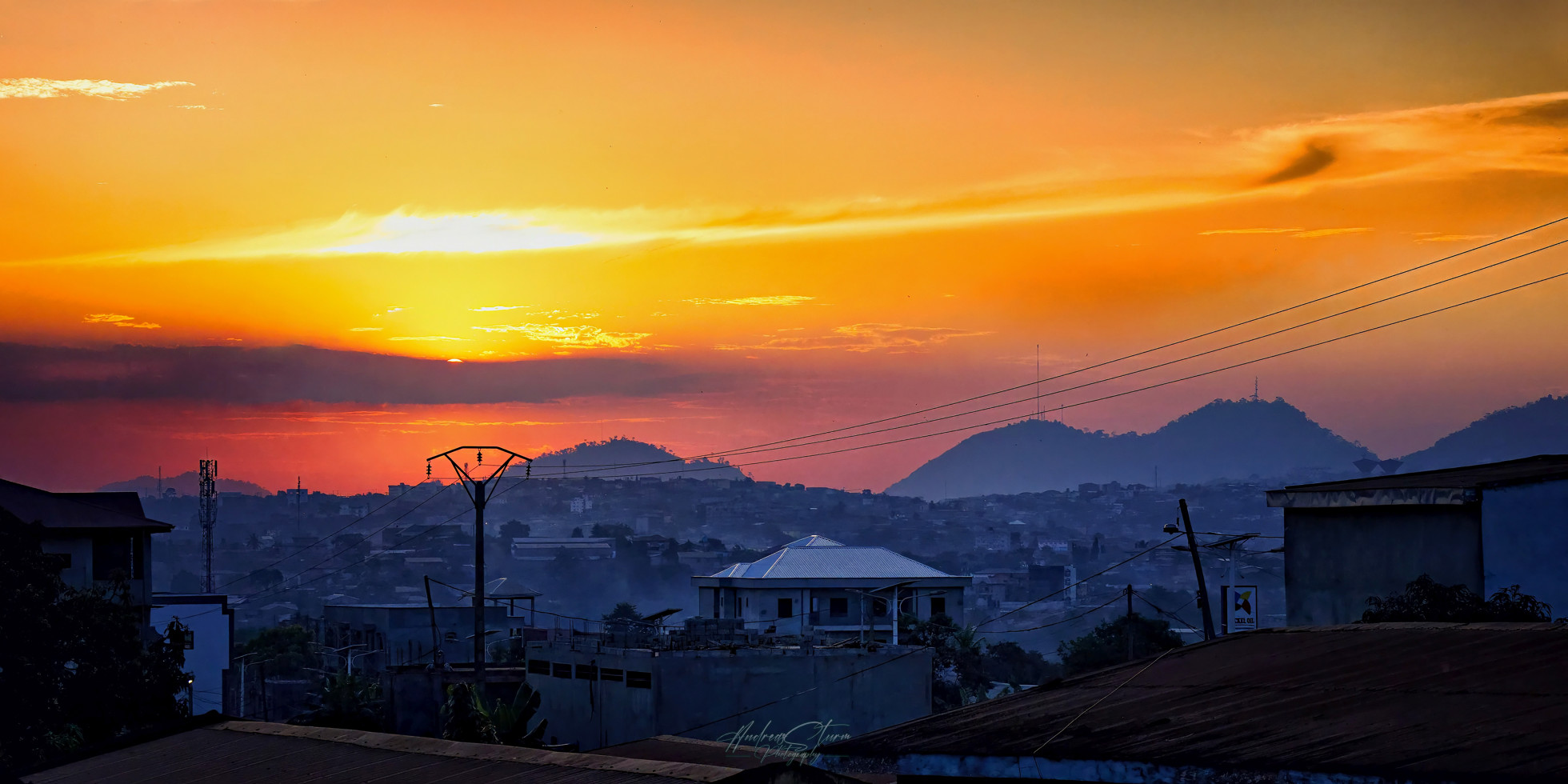 Yaoundé By Night IV