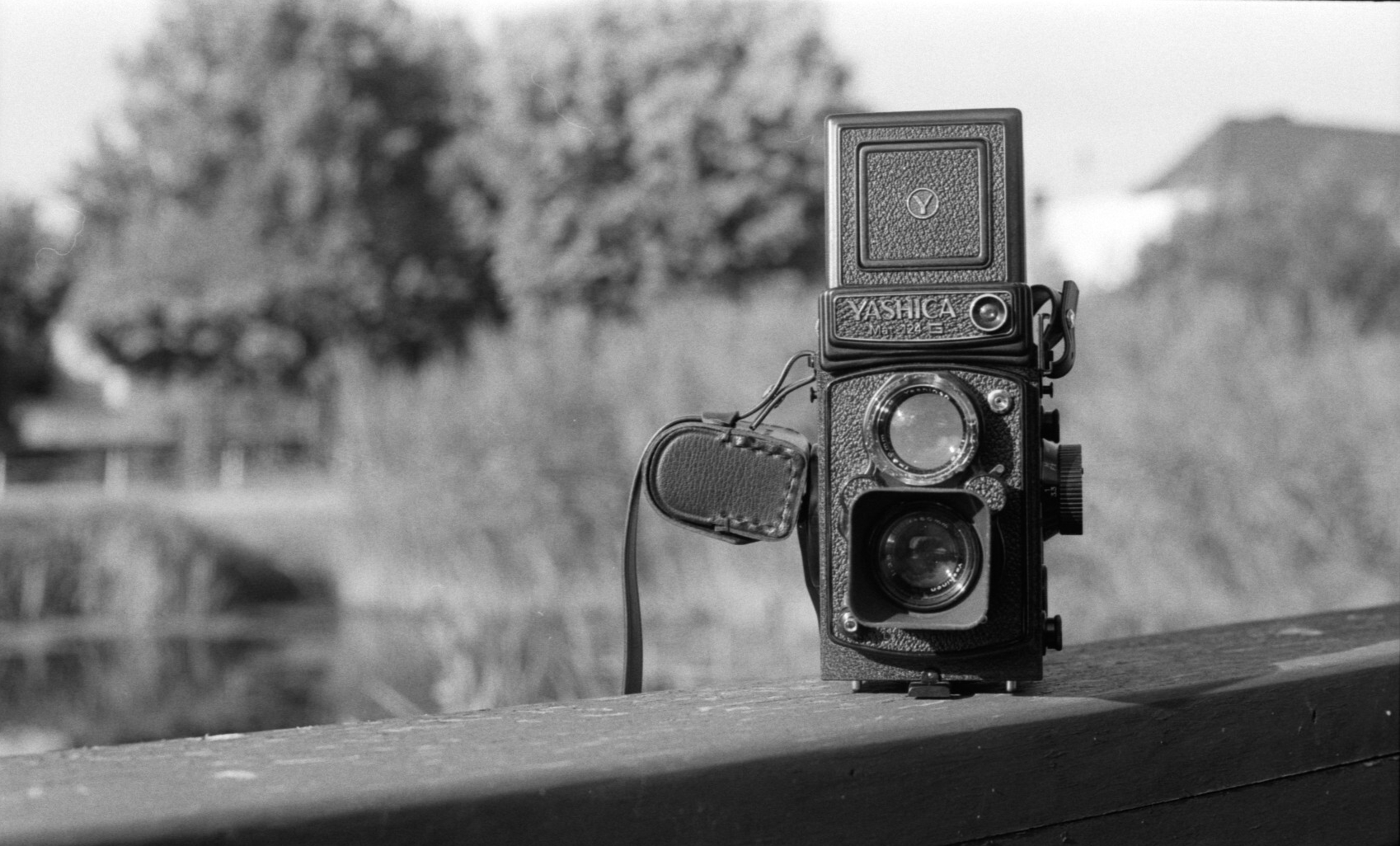 Yashica MAT 124G