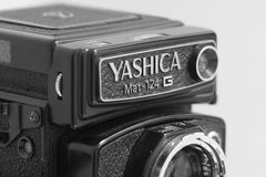 Yashica Mat-124G