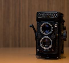 Yashica Mat 124G