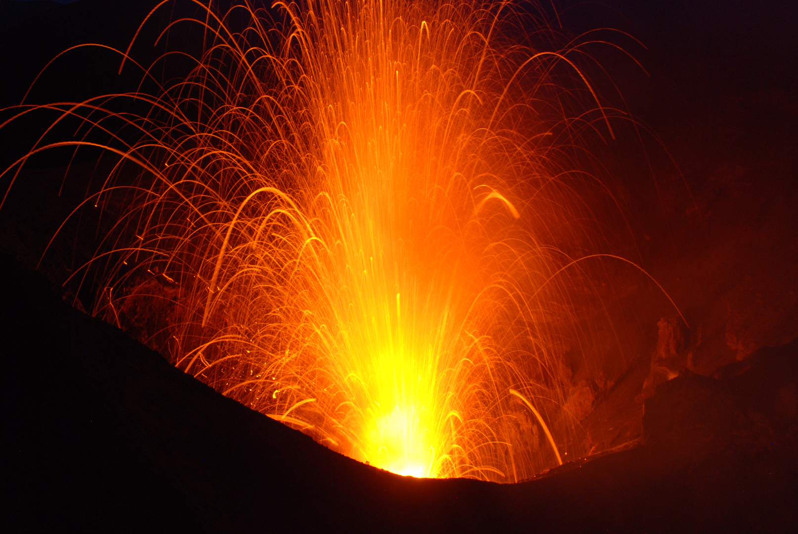 Yasur mit einer Eruption