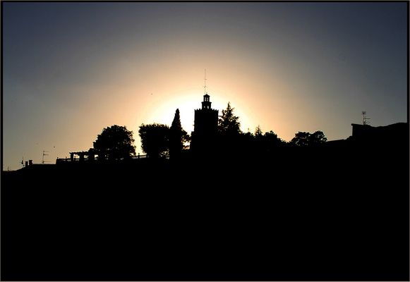 ...Y..EL SOL SE PUSO EN BESALU.