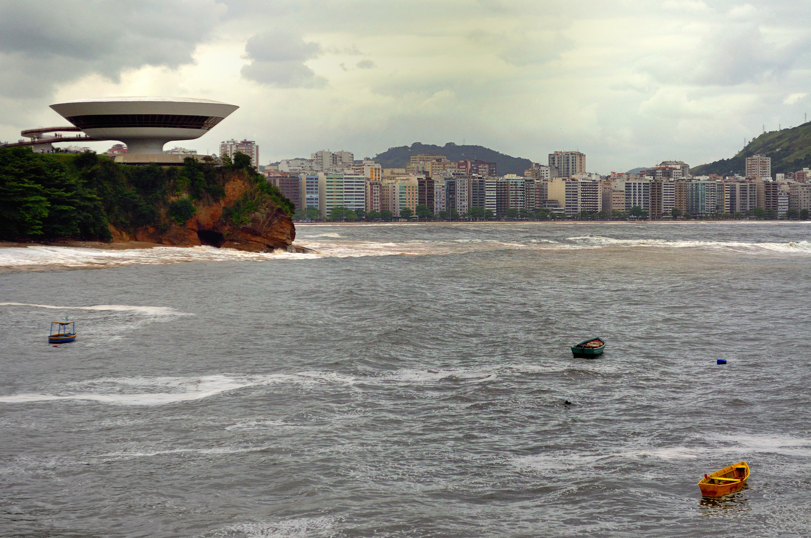 yellow boat and museo de arte, Rio