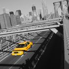 Yellow Cab auf der Brooklyn Bridge