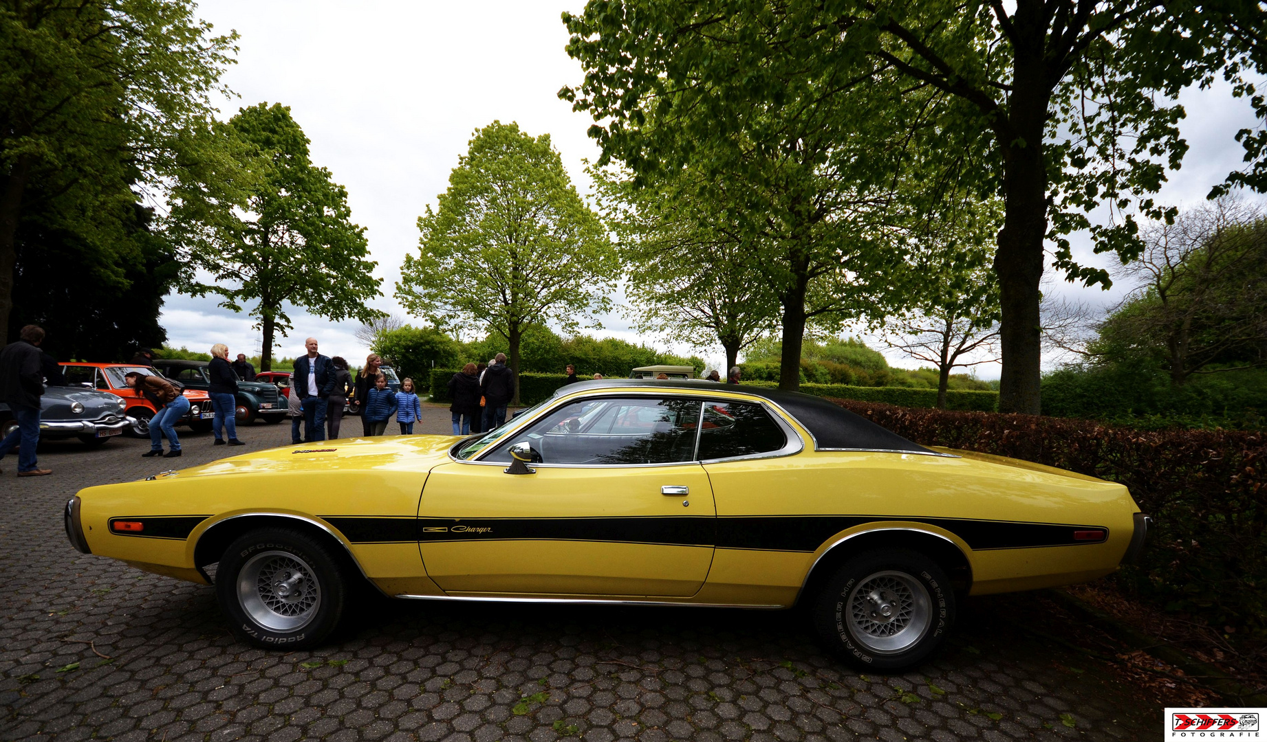 YELLOW CHARGER