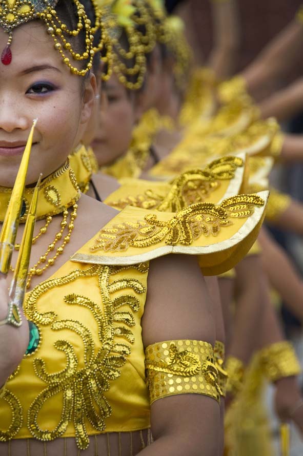 Yellow China dancers