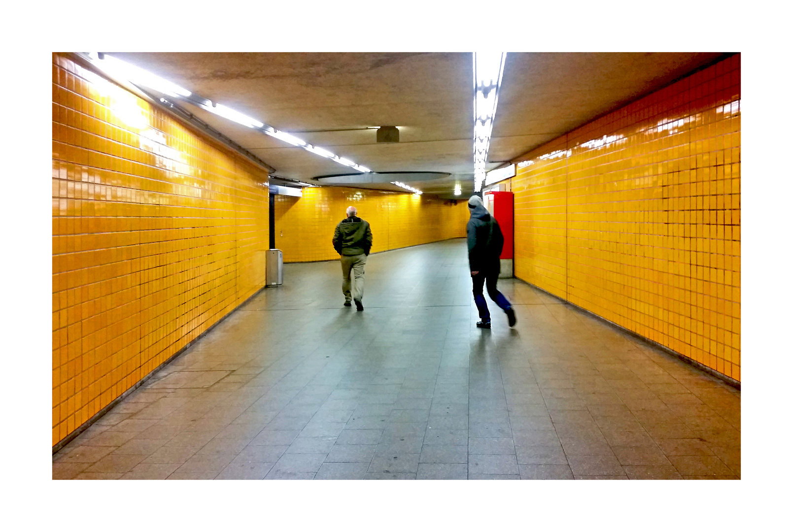 yellow dance in tube of norimberga, very late - fun under the gate