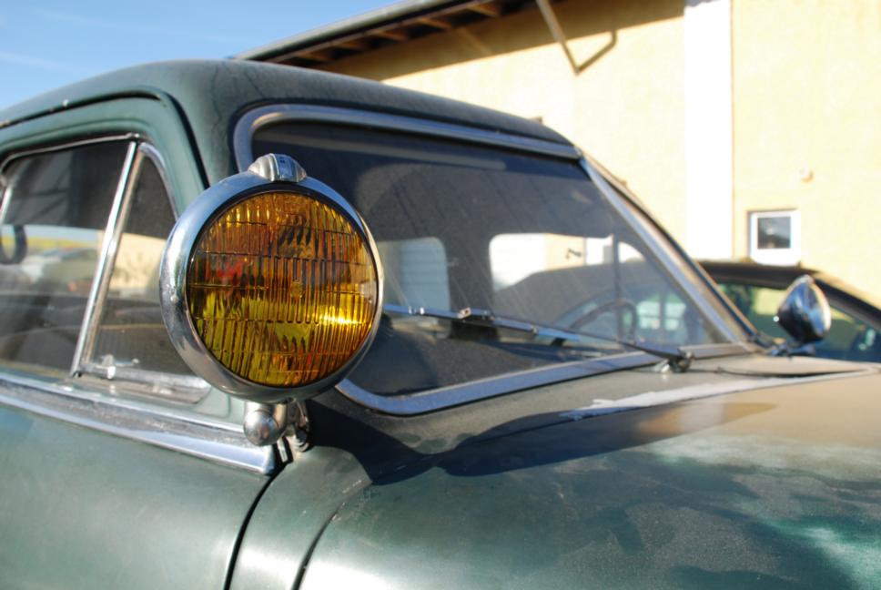 yellow search light / 49er police car