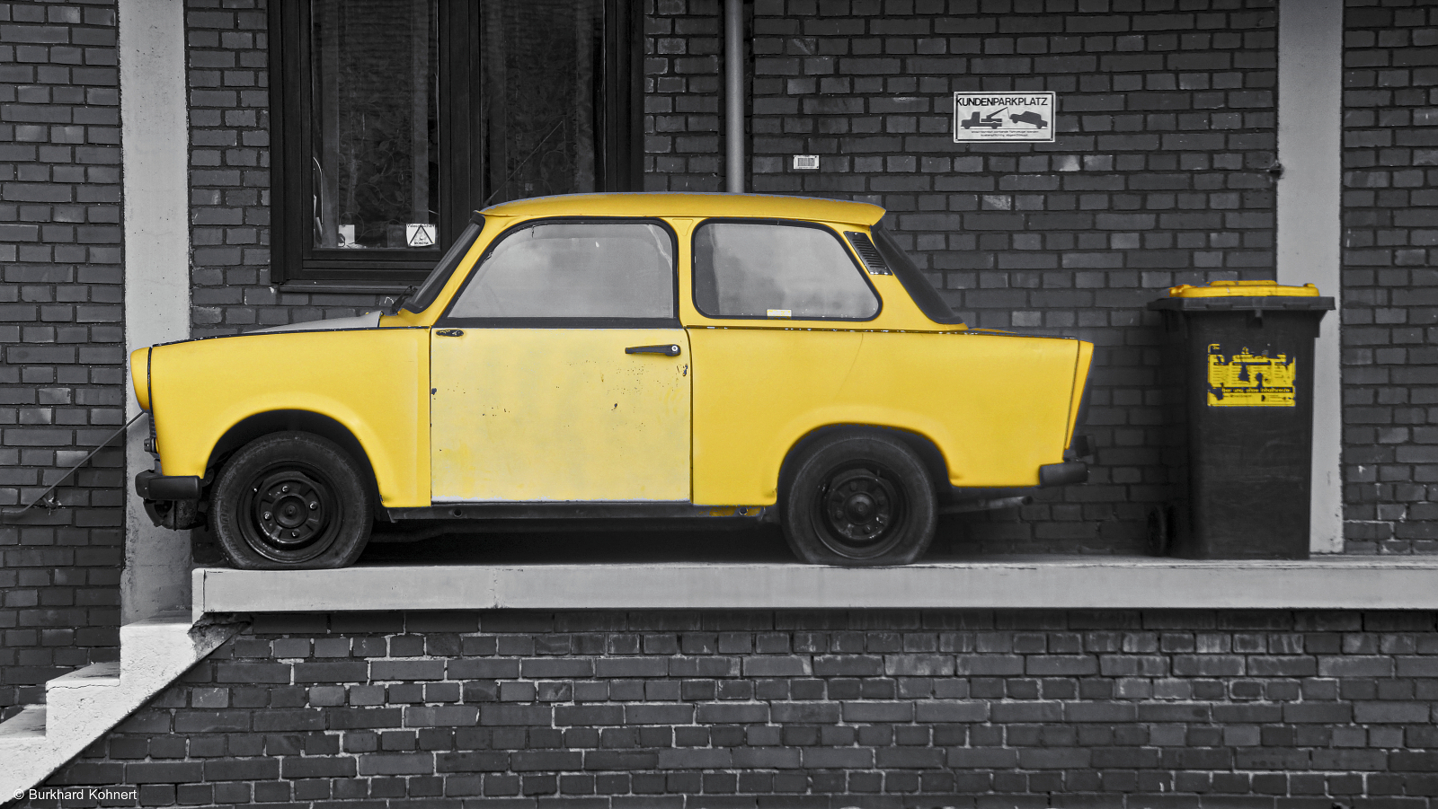 Yellow Trabbi - das ist der Kundenparkplatz!