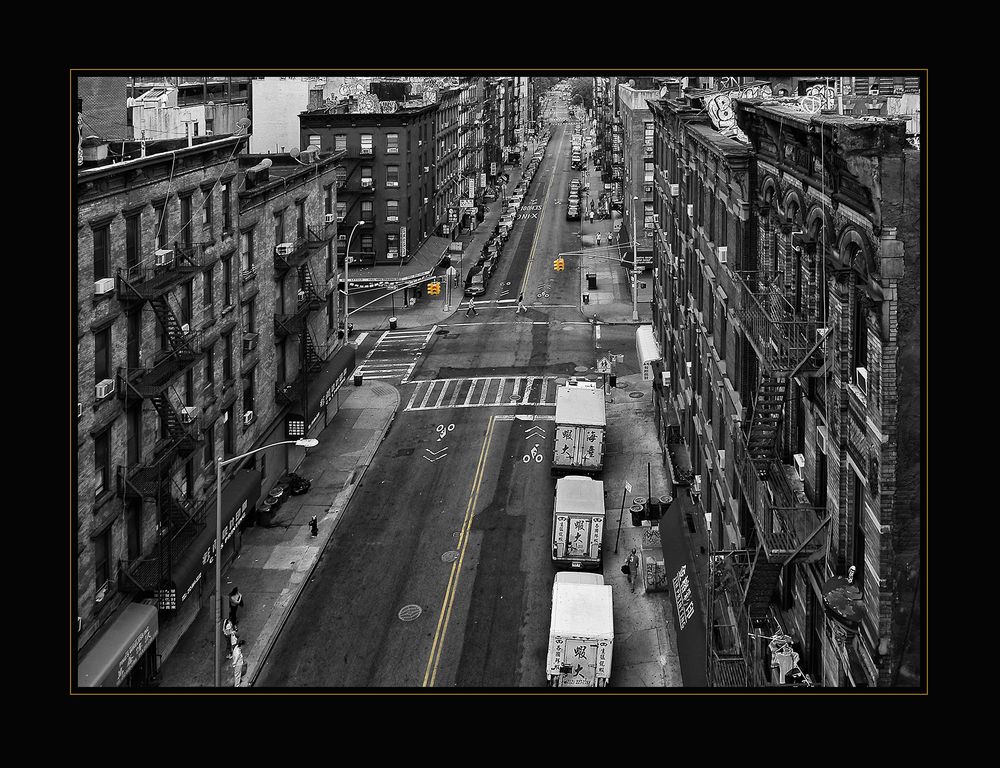 yellow traffic lights in chinatown