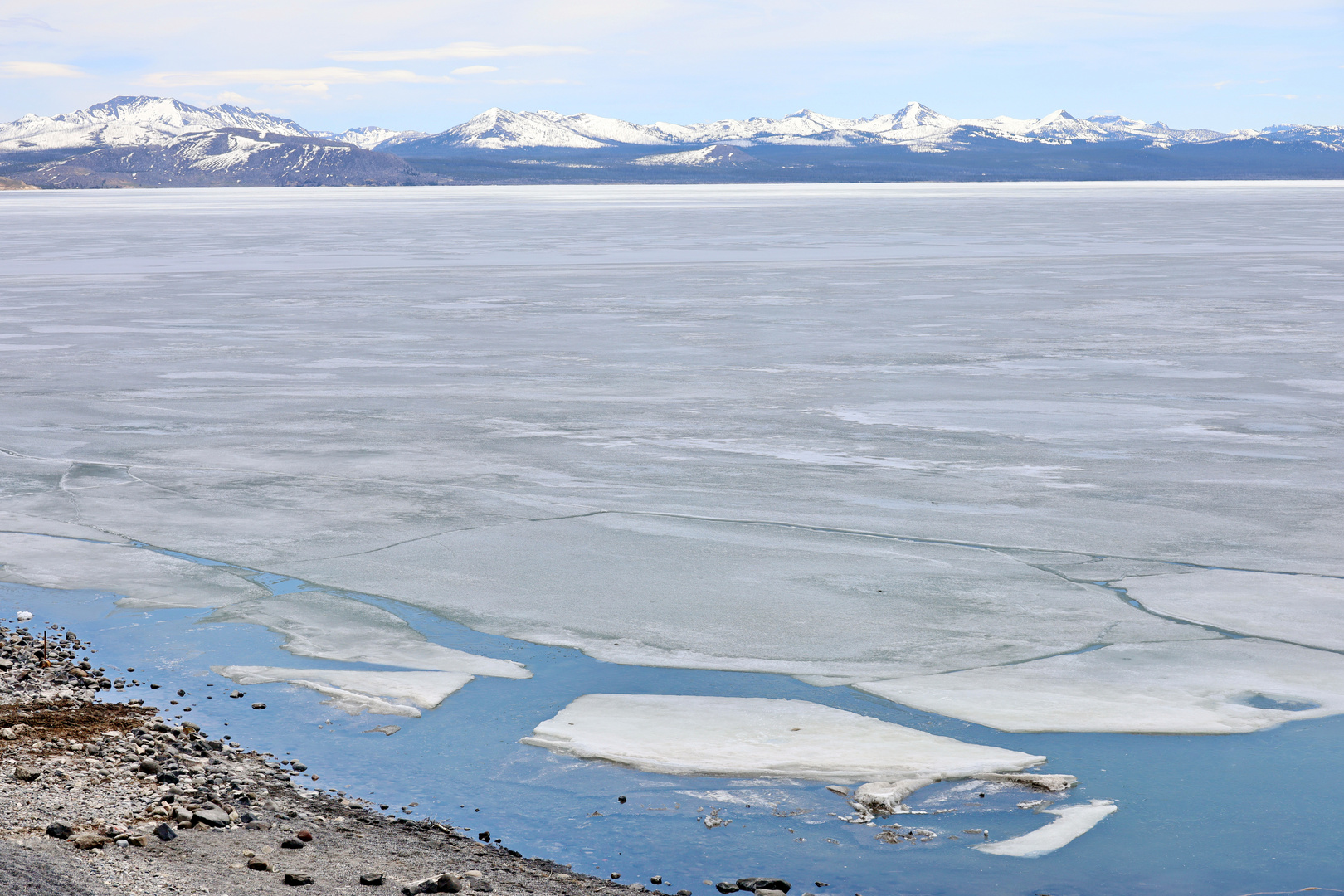 Yellowstone Lake Ende Mai ...