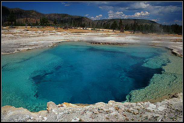 Yellowstone NP - Sapphire Pool