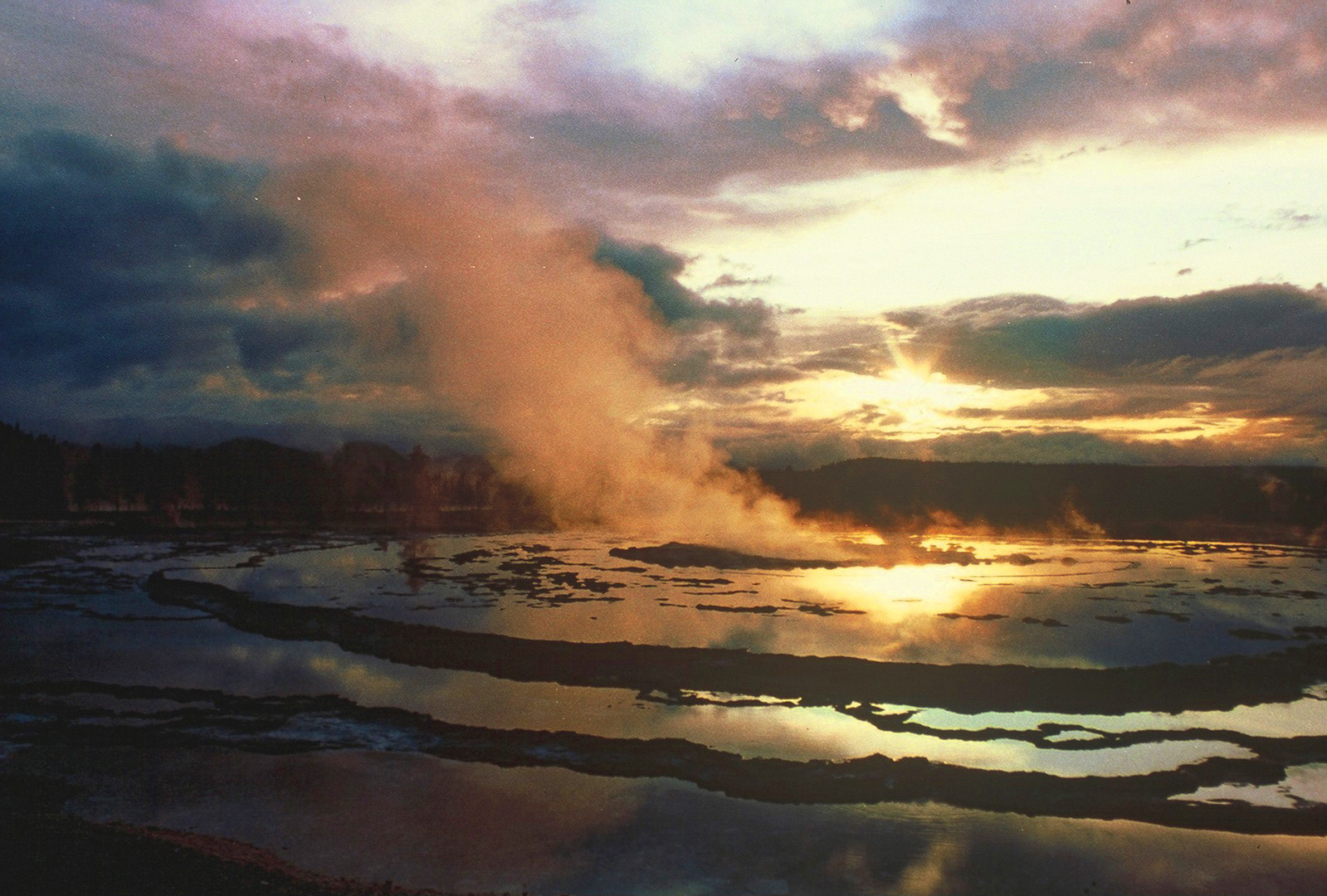 Yellowstone NP – Vulkanischer Wasserdampf, Schee- und Eisfelder. Wann erfolgt die nächste Eruption?