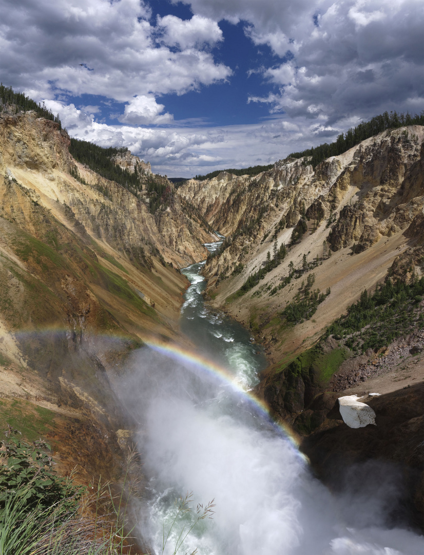 Yellowstone Rainbow-Waterfall