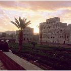 YEMEN - SANAA - ABENDSTIMMUNG IN DEN GÄRTEN DER ALTSTADT