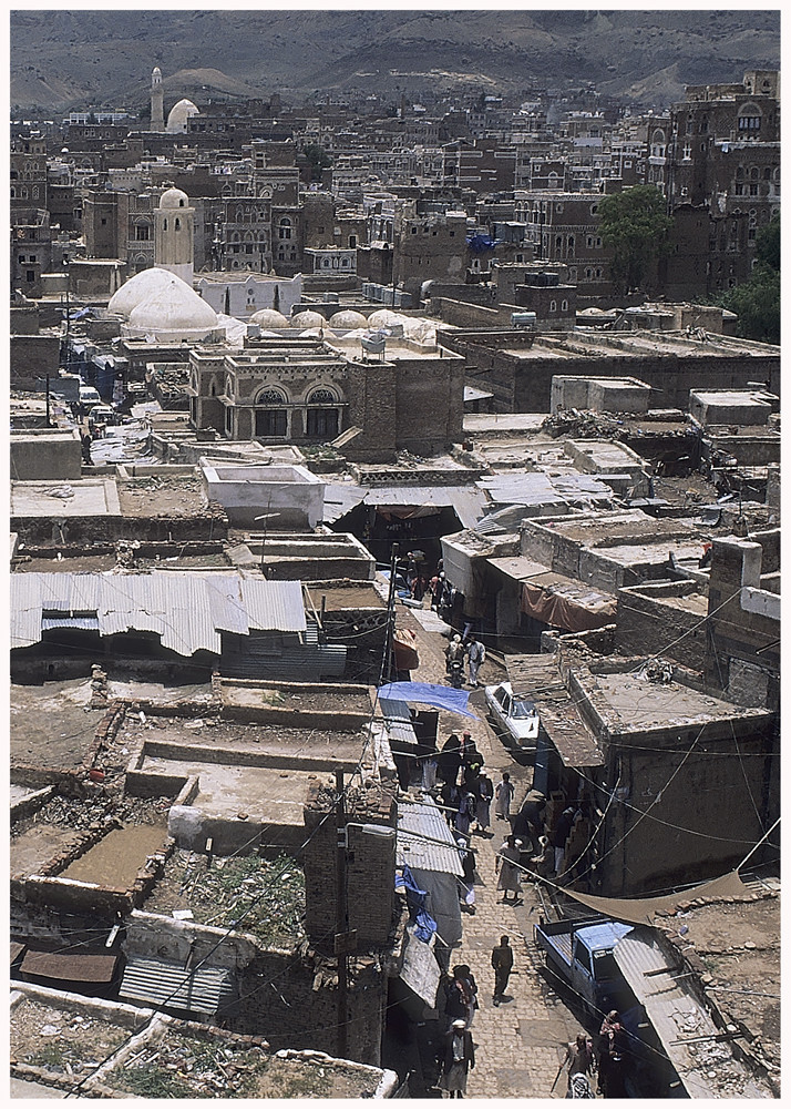 YEMEN - SANAA - ALTSTADT - Blick aus der Vorgelperspektive in den Souk