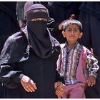 YEMEN - SANAA - UMLAND - WADI DHARR - MUTTER UND KIND