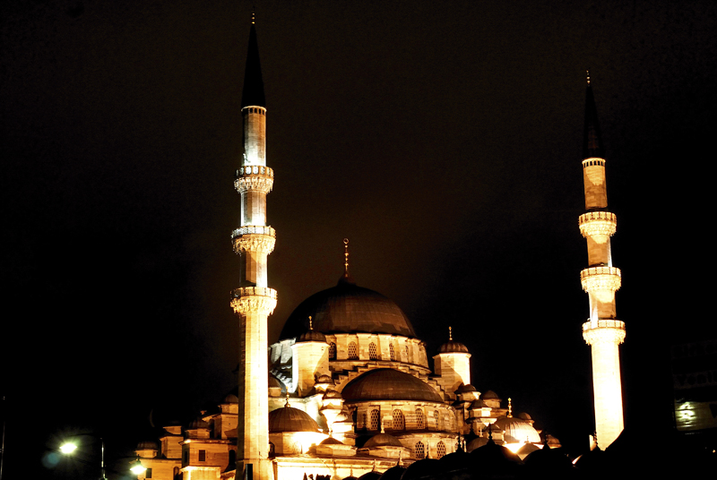 Yeni Camii de noche