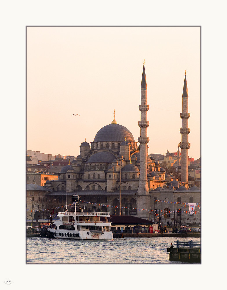 Yeni Camii im Abendlicht