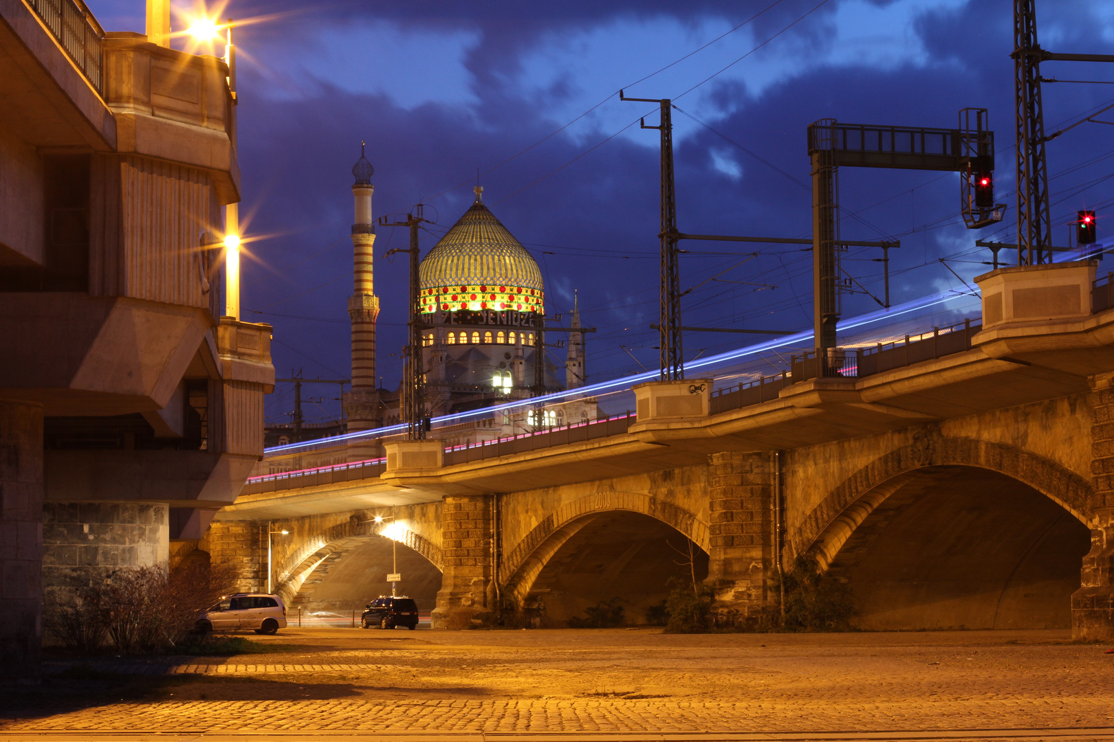 Yenidze bei Nacht