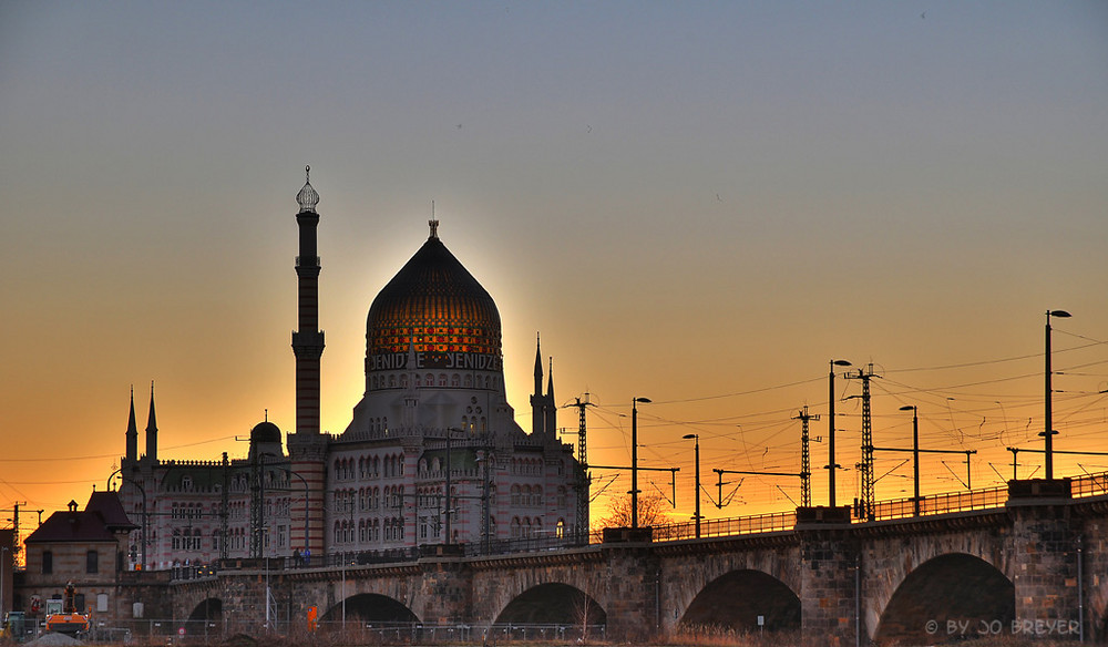 -Yenidze- im Gegenlicht