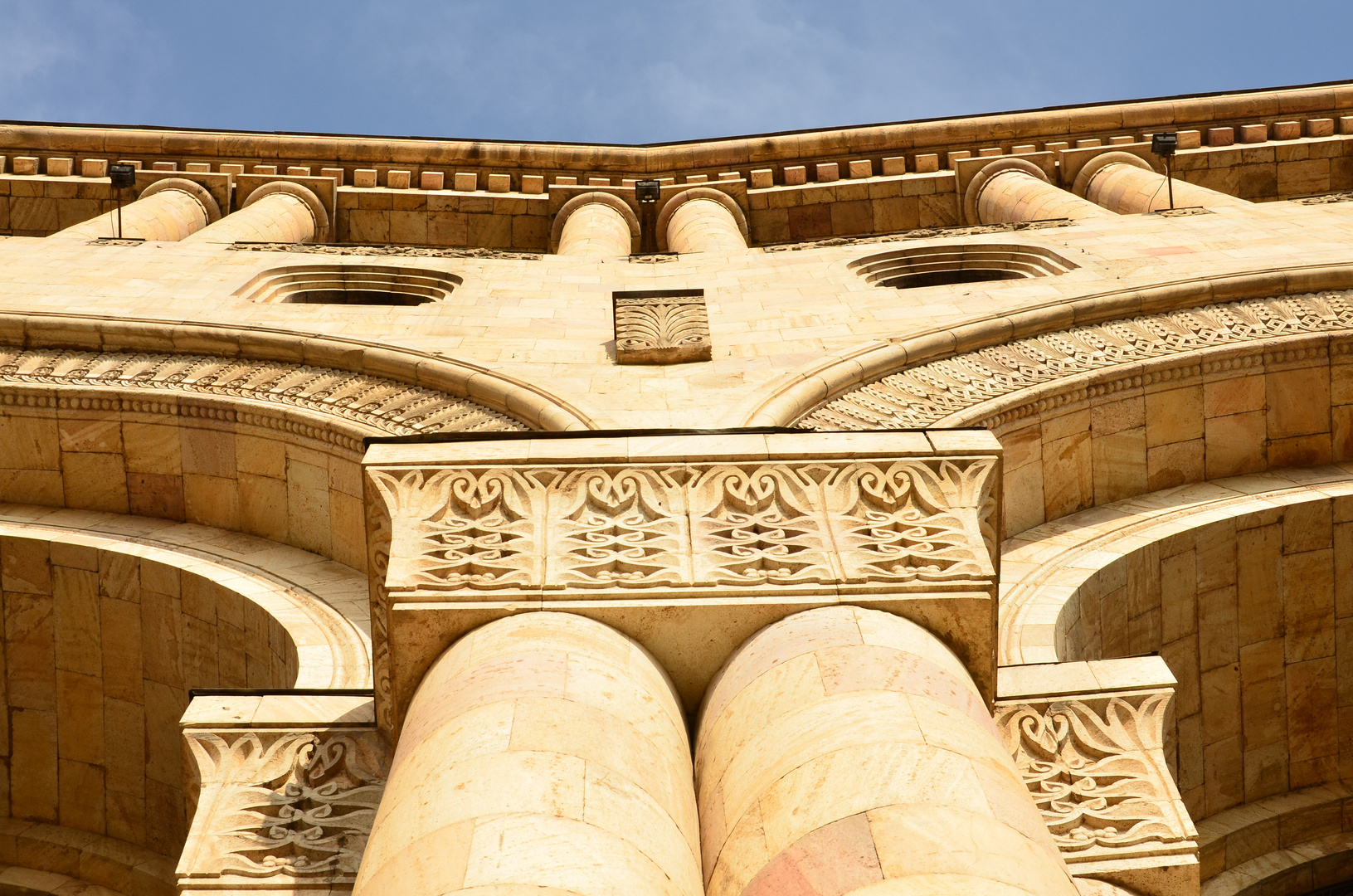 Yerevan_Place_Colonne