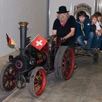 Yeti und sein SteamTaxi