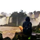 Yo, admirando las Cataratas del Iguazú del lado Argentino.