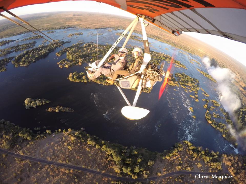 Yo, volando sobre las Cataratas Victoria