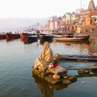 "Yogui en Meditación" ... Amaneciendo en el Ganges Varanasi. India