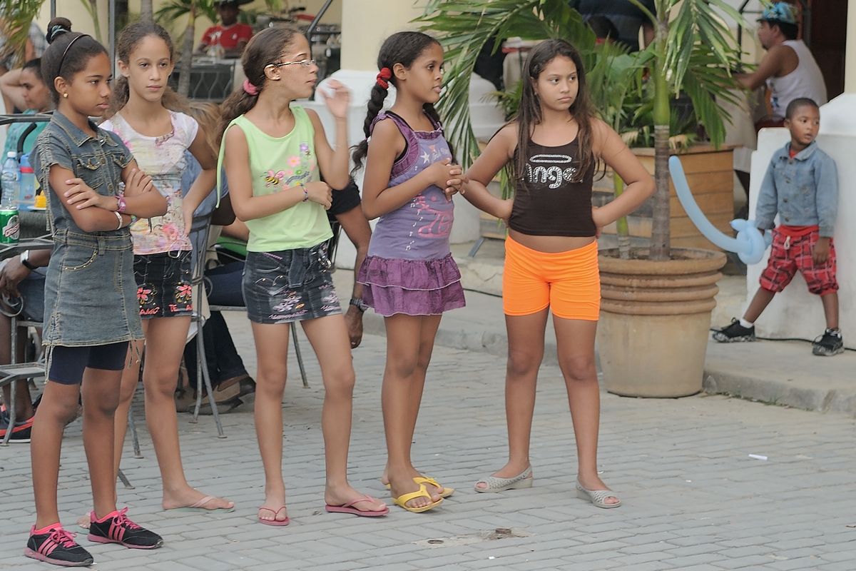 Young audience at the Plaza Vieja in Havana